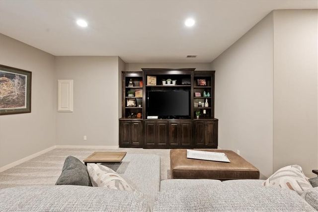 9153 Shady Bend Road, Lenexa, KS 66227
