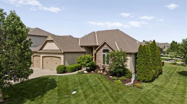 9153 Shady Bend Road, Lenexa, KS 66227