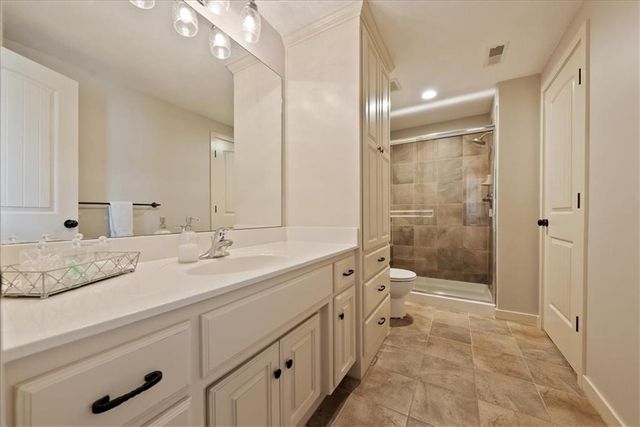 9153 Shady Bend Road, Lenexa, KS 66227