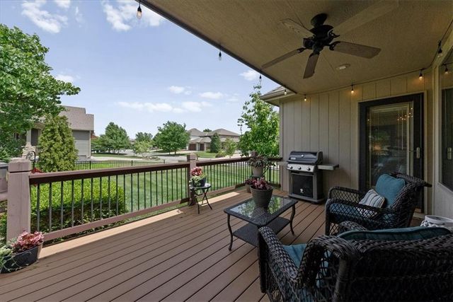 9153 Shady Bend Road, Lenexa, KS 66227