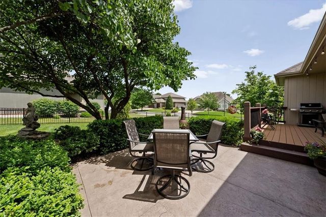 9153 Shady Bend Road, Lenexa, KS 66227