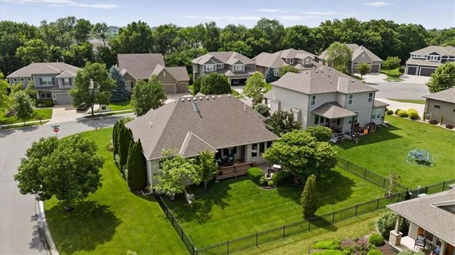 9153 Shady Bend Road, Lenexa, KS 66227
