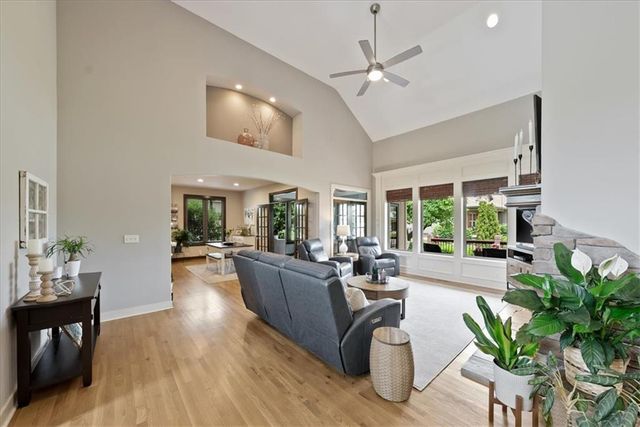 9153 Shady Bend Road, Lenexa, KS 66227