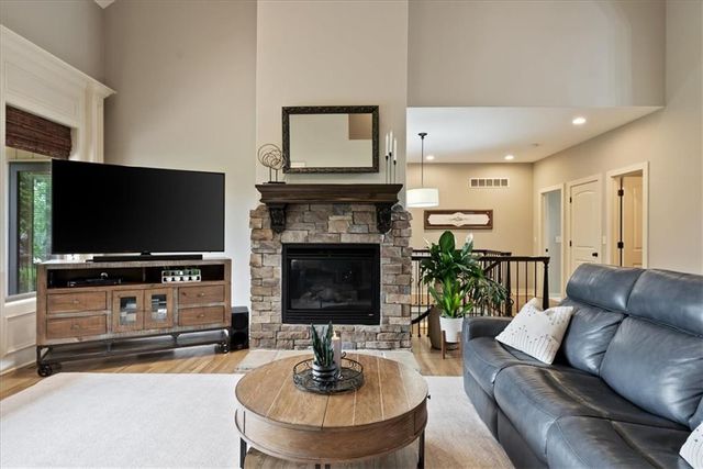 9153 Shady Bend Road, Lenexa, KS 66227