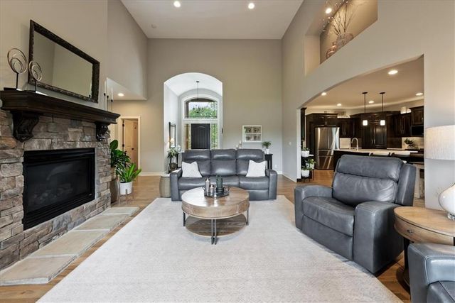 9153 Shady Bend Road, Lenexa, KS 66227