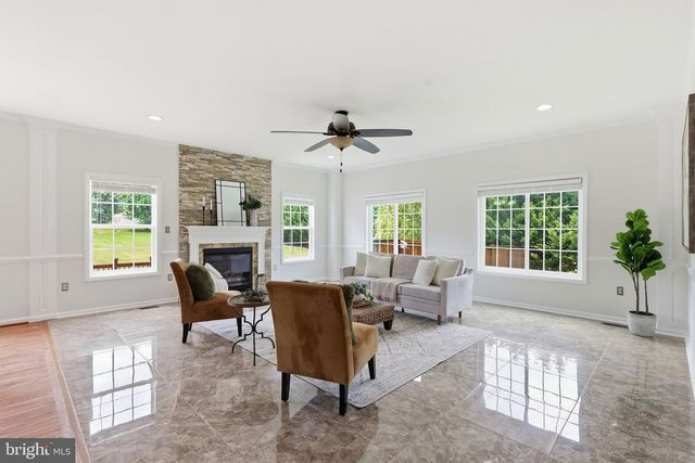 320 TIMBER MILL LN, Fredericksburg, VA 22406