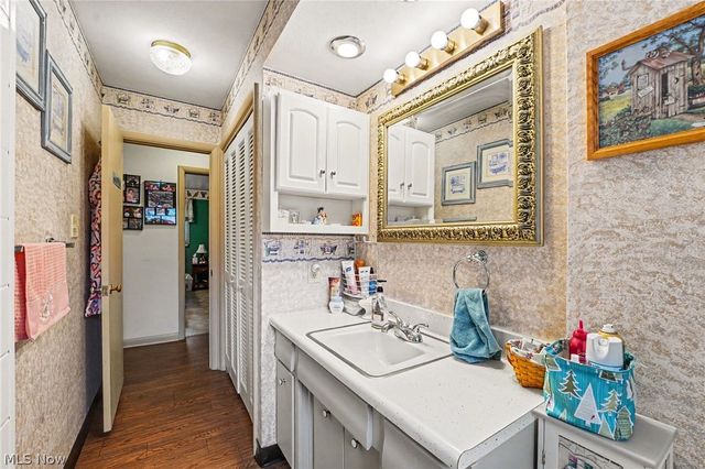 693 Woodbrook Road, Cuyahoga Falls, OH 44223