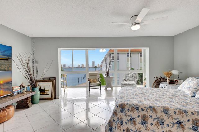 2936 Lake Shore Drive 309, Riviera Beach, FL 33404
