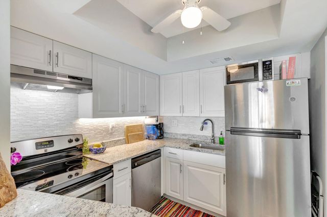 2936 Lake Shore Drive 309, Riviera Beach, FL 33404