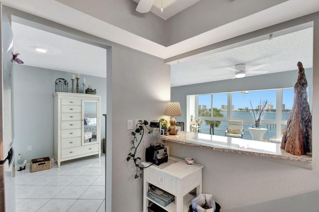 2936 Lake Shore Drive 309, Riviera Beach, FL 33404