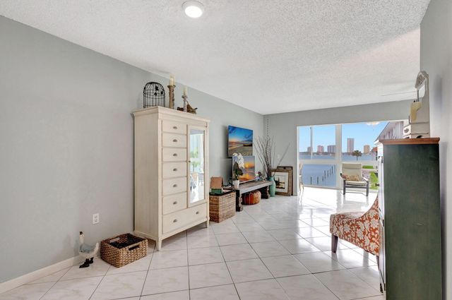 2936 Lake Shore Drive 309, Riviera Beach, FL 33404