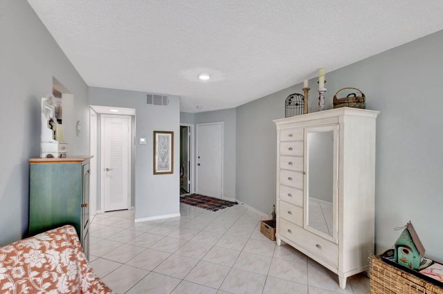 2936 Lake Shore Drive 309, Riviera Beach, FL 33404