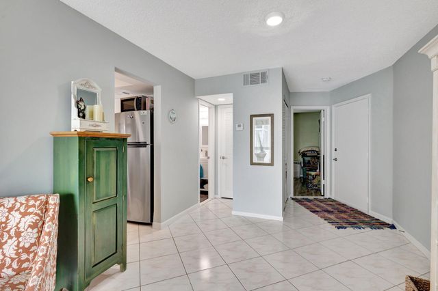 2936 Lake Shore Drive 309, Riviera Beach, FL 33404