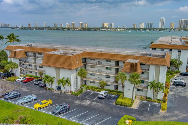 2936 Lake Shore Drive 309, Riviera Beach, FL 33404