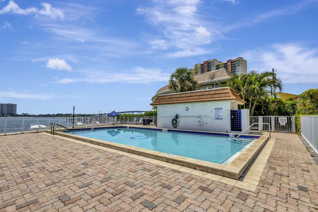 2936 Lake Shore Drive 309, Riviera Beach, FL 33404