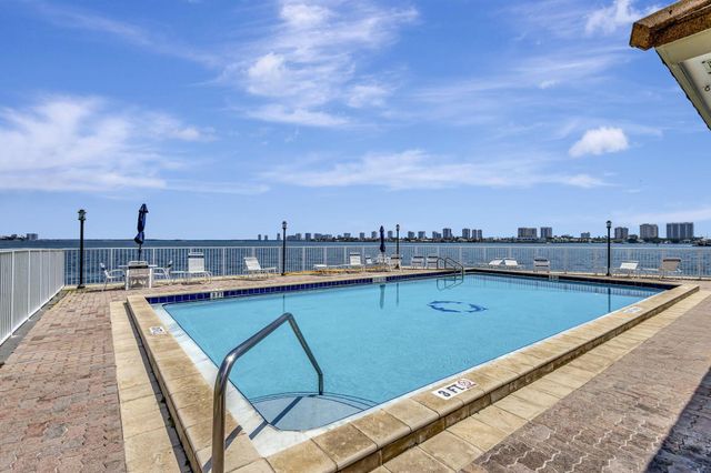 2936 Lake Shore Drive 309, Riviera Beach, FL 33404