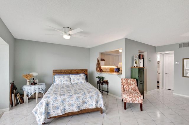 2936 Lake Shore Drive 309, Riviera Beach, FL 33404