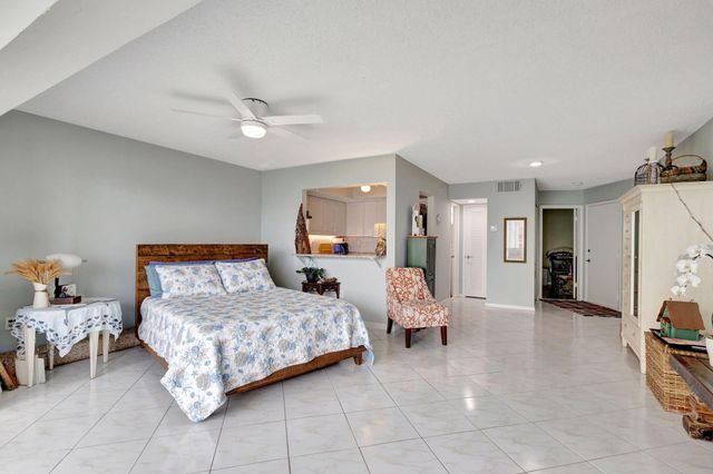 2936 Lake Shore Drive 309, Riviera Beach, FL 33404