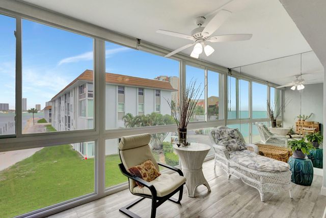 2936 Lake Shore Drive 309, Riviera Beach, FL 33404