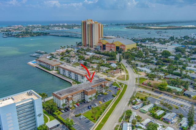 2936 Lake Shore Drive 309, Riviera Beach, FL 33404