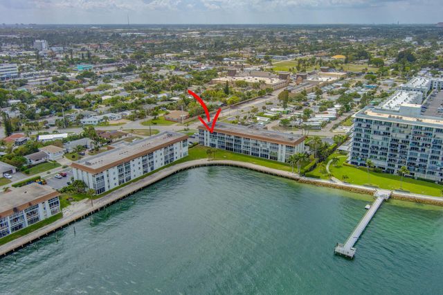 2936 Lake Shore Drive 309, Riviera Beach, FL 33404