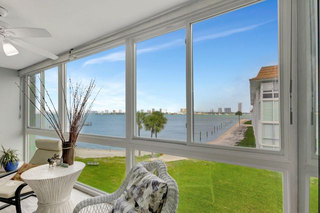 2936 Lake Shore Drive 309, Riviera Beach, FL 33404