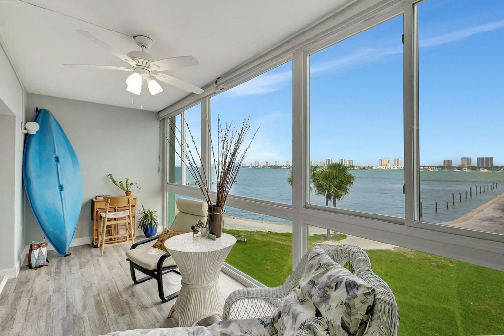 2936 Lake Shore Drive 309, Riviera Beach, FL 33404