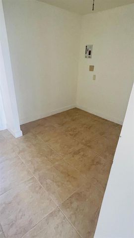 5111 W Oakland Park Boulevard 306, Lauderdale Lakes, FL 33313
