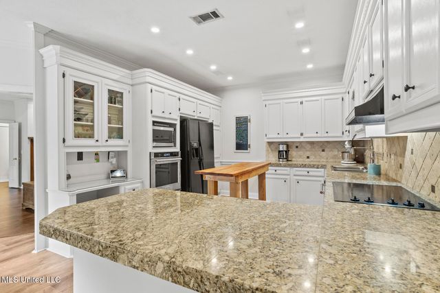 8 Charleston Avenue, Clinton, MS 39056