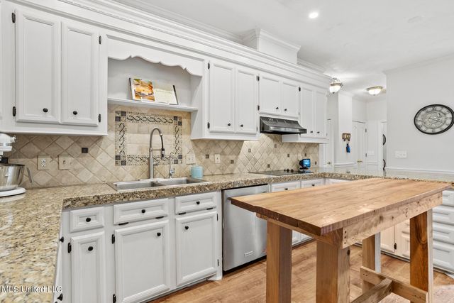 8 Charleston Avenue, Clinton, MS 39056