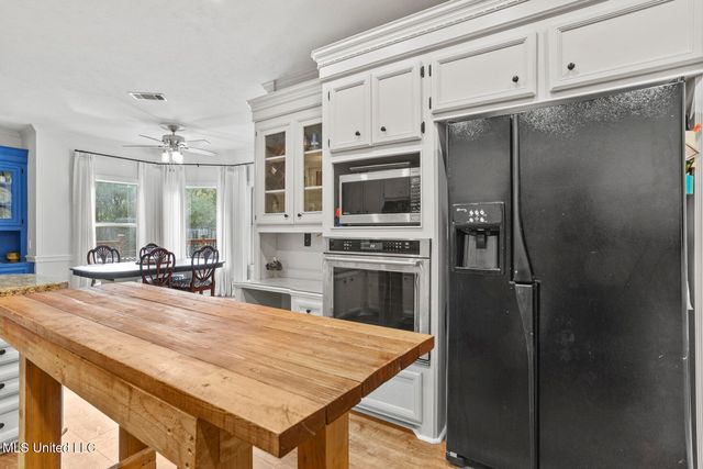 8 Charleston Avenue, Clinton, MS 39056