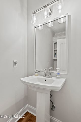 8 Charleston Avenue, Clinton, MS 39056