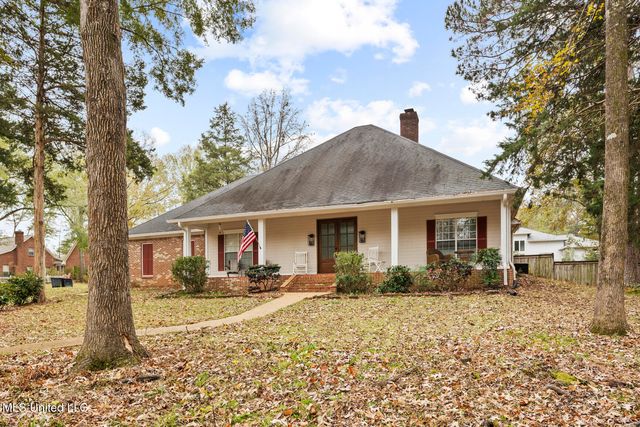 8 Charleston Avenue, Clinton, MS 39056