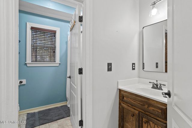 8 Charleston Avenue, Clinton, MS 39056