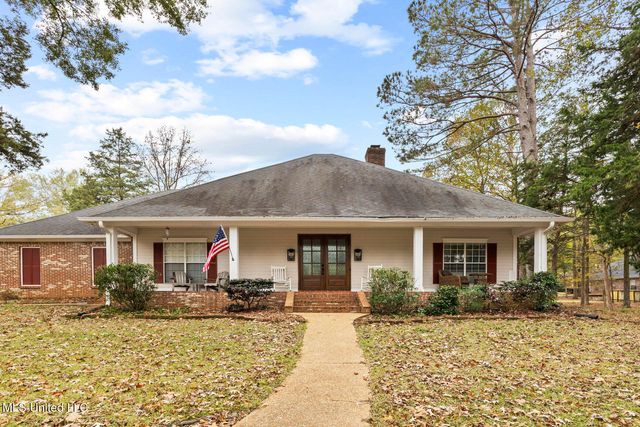8 Charleston Avenue, Clinton, MS 39056