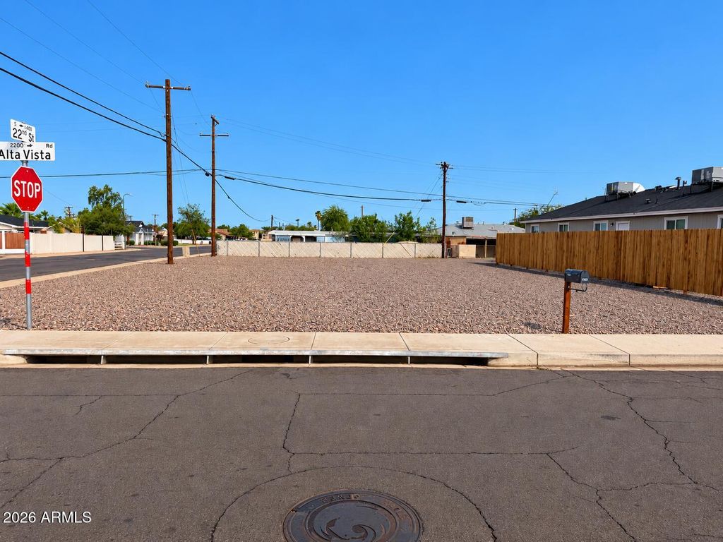 2202 E ALTA VISTA Road 1, Phoenix, AZ 85042 — photo 2