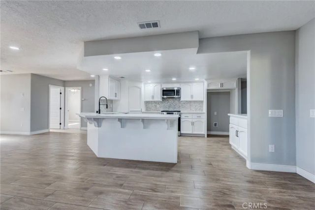 10731 Anaconda Avenue, Oak Hills, CA 92344