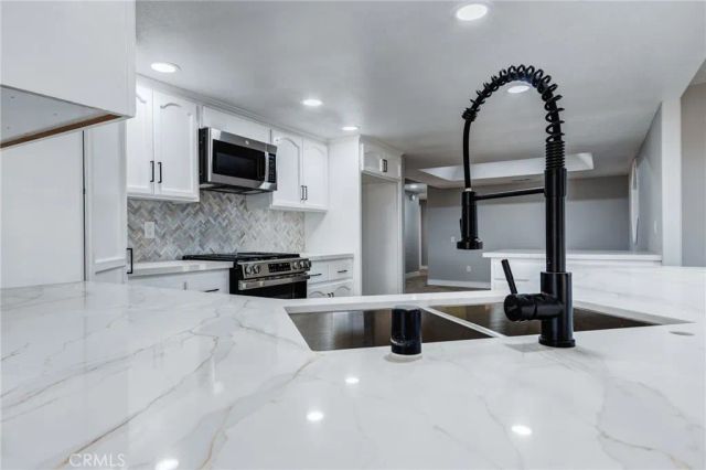 10731 Anaconda Avenue, Oak Hills, CA 92344