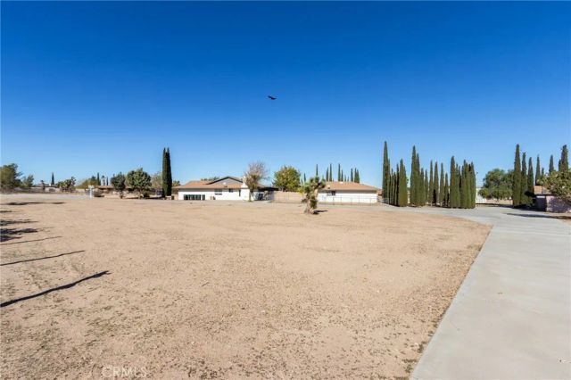 10731 Anaconda Avenue, Oak Hills, CA 92344