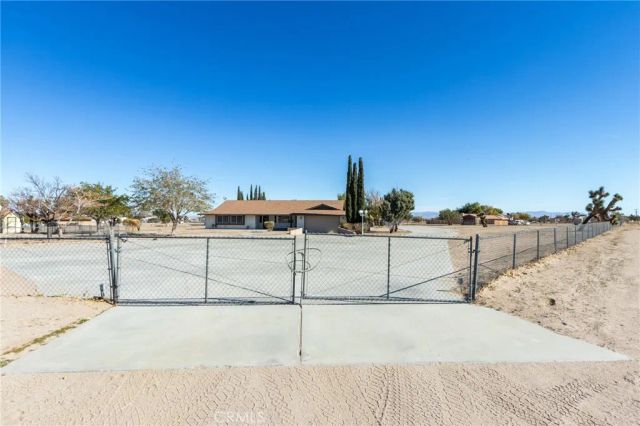 10731 Anaconda Avenue, Oak Hills, CA 92344