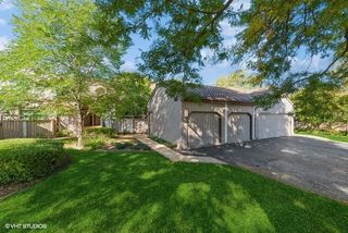 1290 Oak Hill Road D, Lake Barrington, IL 60010