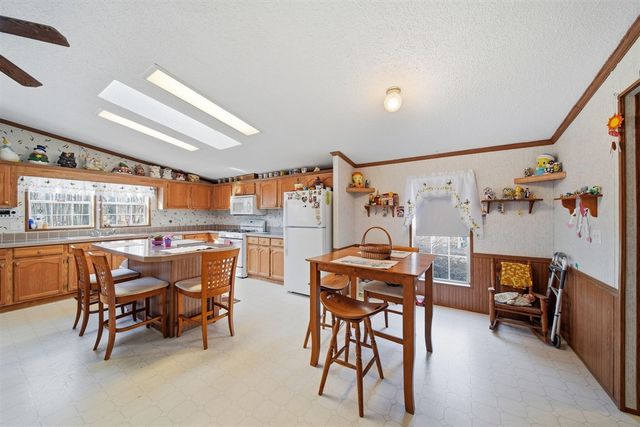 909 Savannah River Drive, Adrian, MI 49221