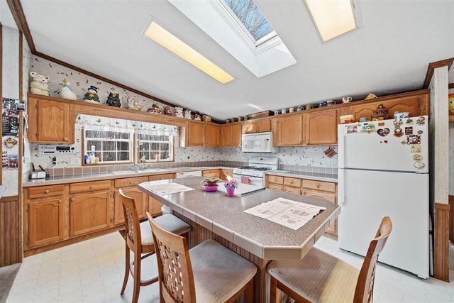 909 Savannah River Drive, Adrian, MI 49221