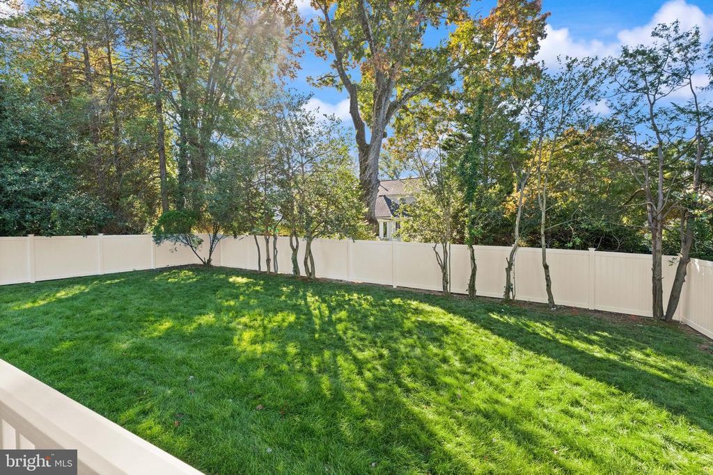 Image 2 of property listing at 5804 RIDGEFIELD RD, Bethesda, MD 20816