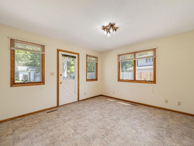 5890 Henry Street, Maple Plain, MN 55359