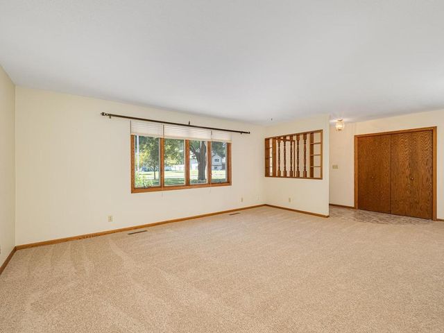 5890 Henry Street, Maple Plain, MN 55359