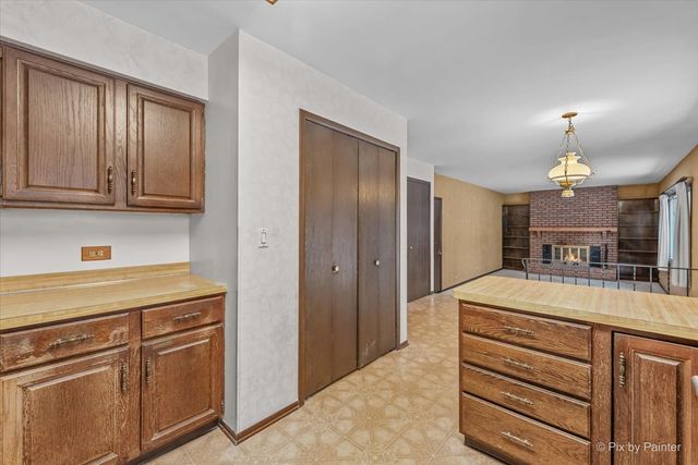 315 Leeds Court, Naperville, IL 60565