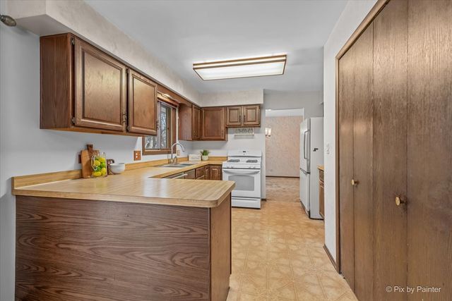 315 Leeds Court, Naperville, IL 60565