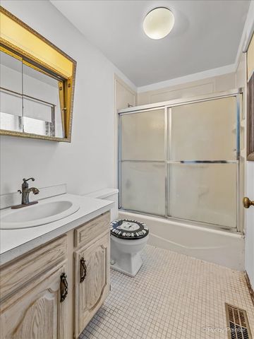 315 Leeds Court, Naperville, IL 60565