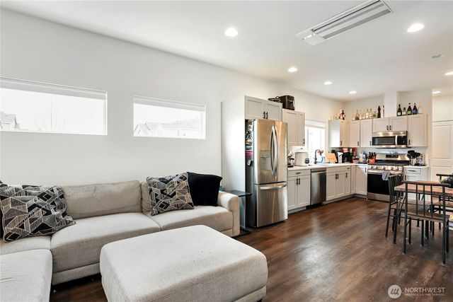 981 NW Highgarden Drive, Bremerton, WA 98311